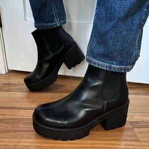 SOLD Vagabond Black Leather Chelsea Boots EU39